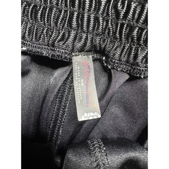 Free People Movement Shorts Womens M Black Lightweight Athleisure Gym Training - Picture 5 of 6